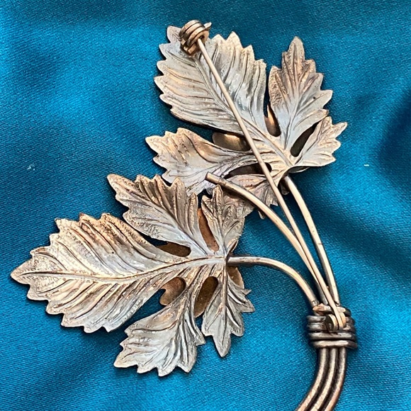 Silver plate leaf brooch - Picture 3 of 4